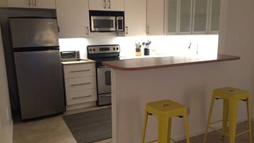 Micro-ondes, lave-vaisselle, cafetiĂšre/bouilloire