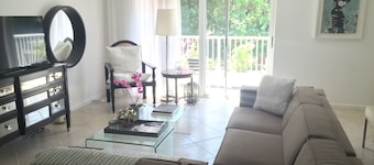 Avail now 3 month min - Newly updated condo - 5 min to beach