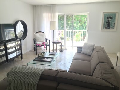 Avail now 3 month min - Newly updated condo - 5 min to beach