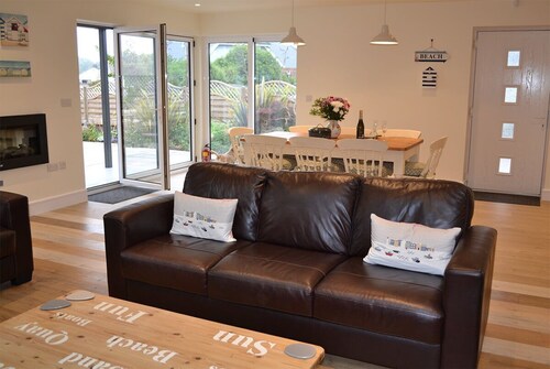 'Lazy Days', a luxurious property centrally located in Mudeford