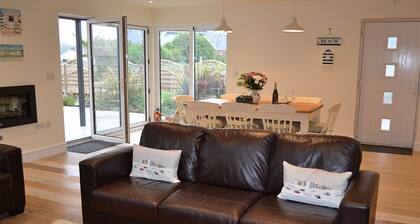 'Lazy Days', a luxurious property centrally located in Mudeford