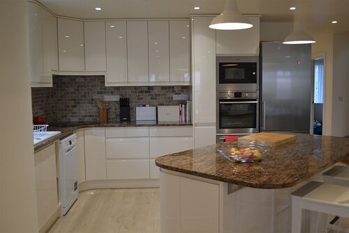 'Lazy Days', a luxurious property centrally located in Mudeford