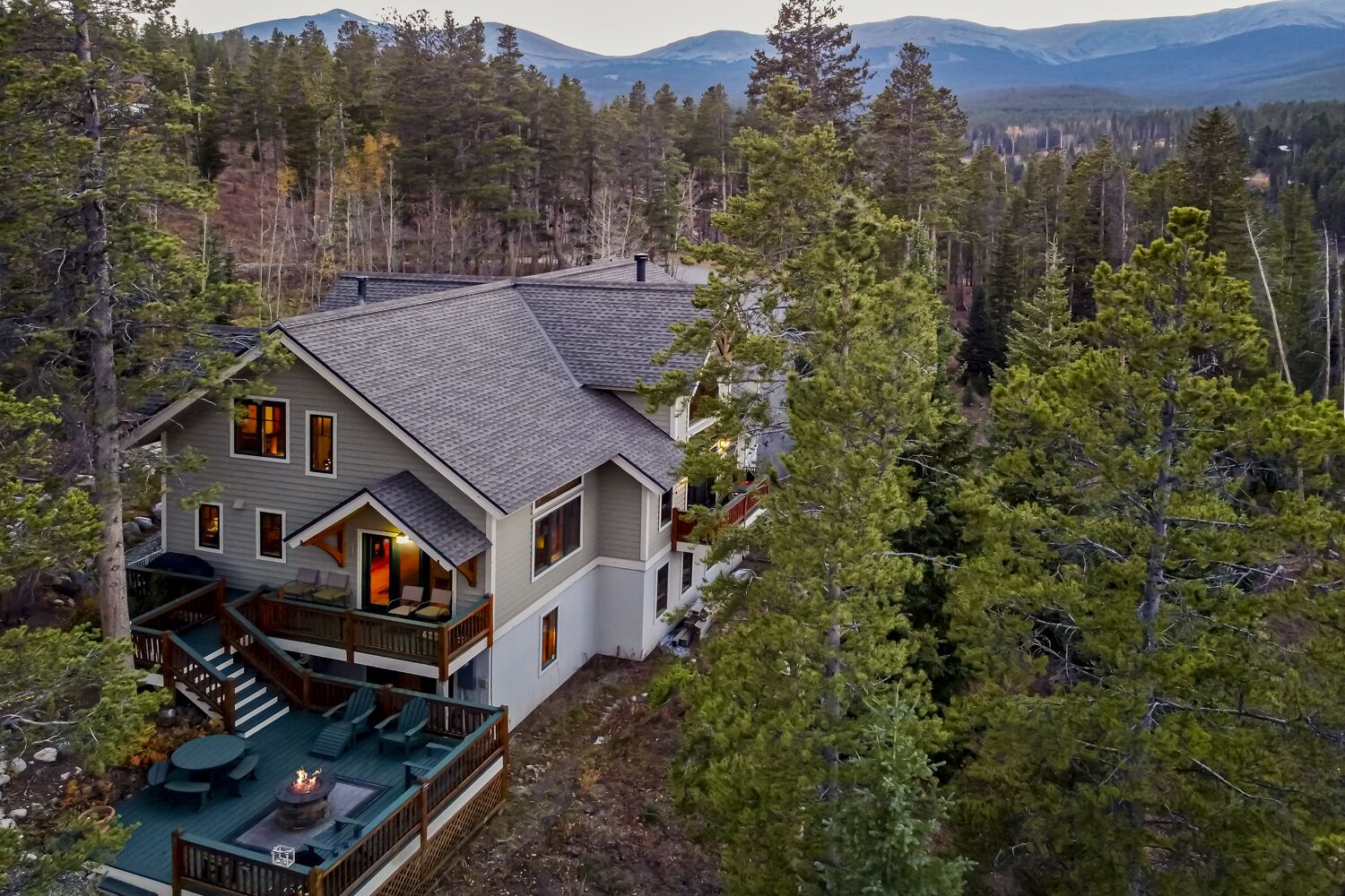 The Hunter's Lodge – Secluded Cabin in Breckenridge with Private Hot Tub, Firepit &Patio!