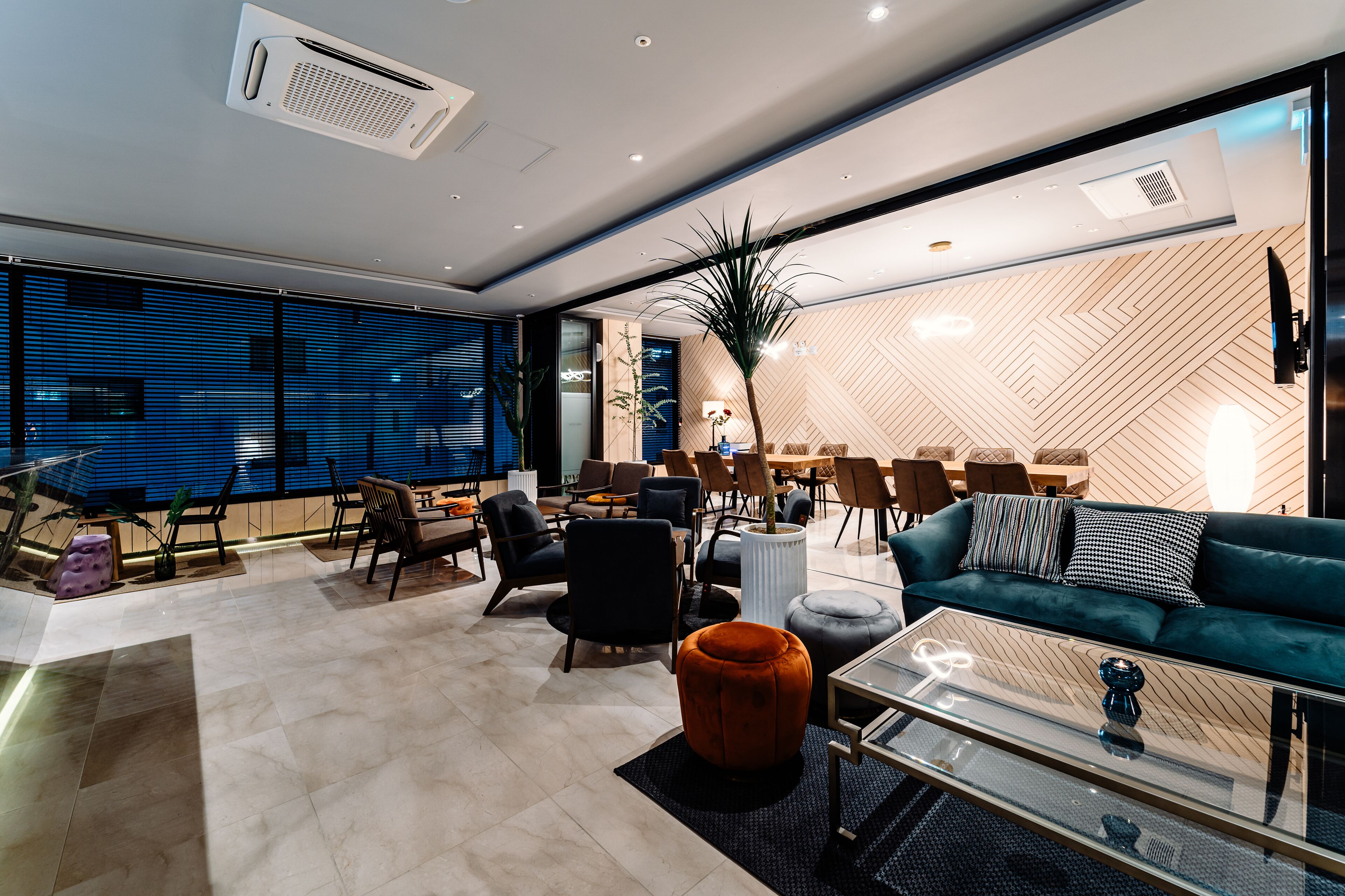 daily continental breakfast (krw 12000 per person)