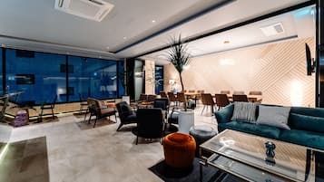 Daily continental breakfast (KRW 12000 per person)