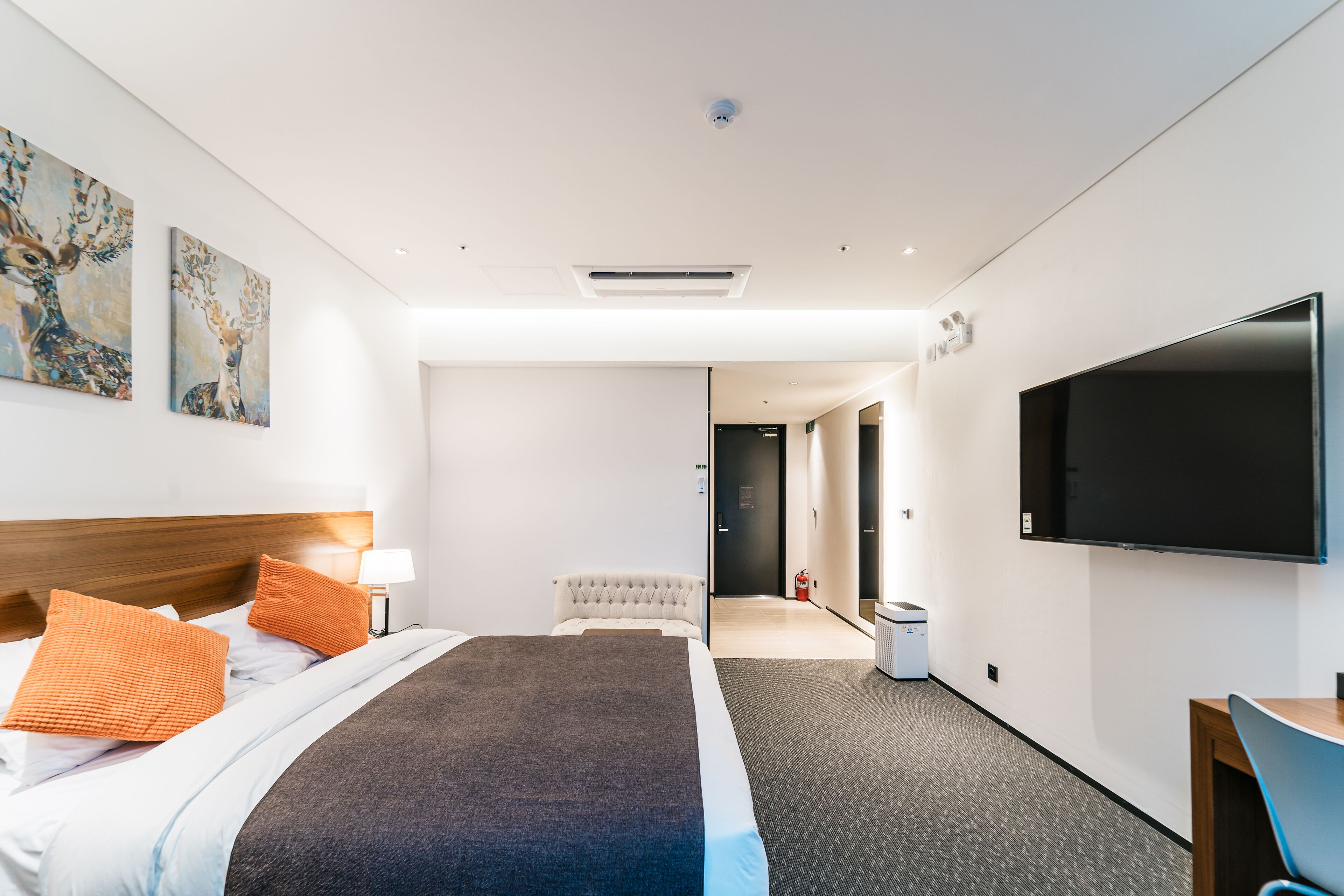 deluxe double room, 1 king bed, non smoking, city view | living area | 50-inch led tv with digital channels, tv, dvd player