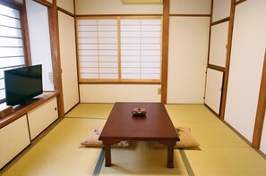 Free WiFi, bed sheets - Hakonowa Hot spring inn (Hakone)