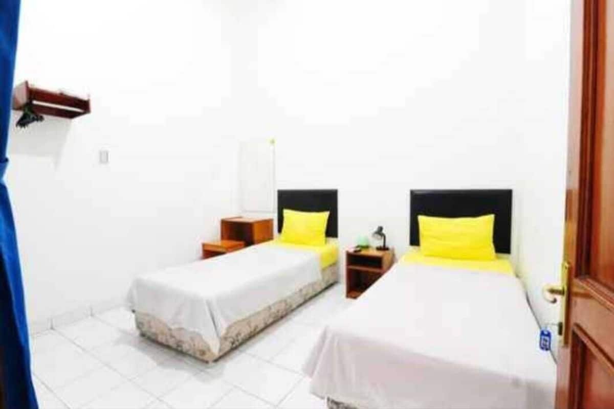 Standard Twin Room | Soundproofing, rollaway beds (surcharge), WiFi (free), bed sheets