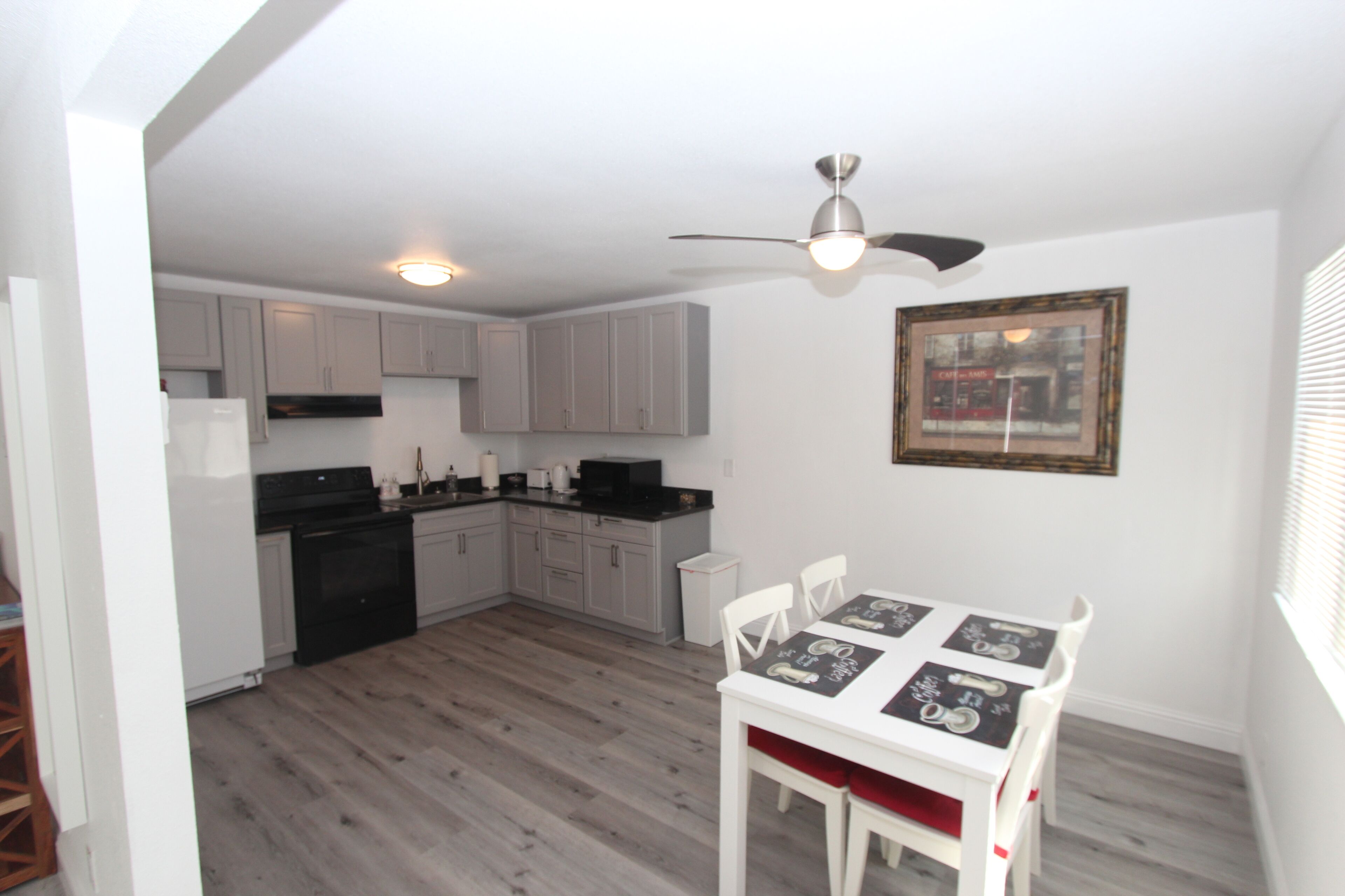 Apart#3 in 4Plex 2B/1B near to Stanford , HQ_FB.