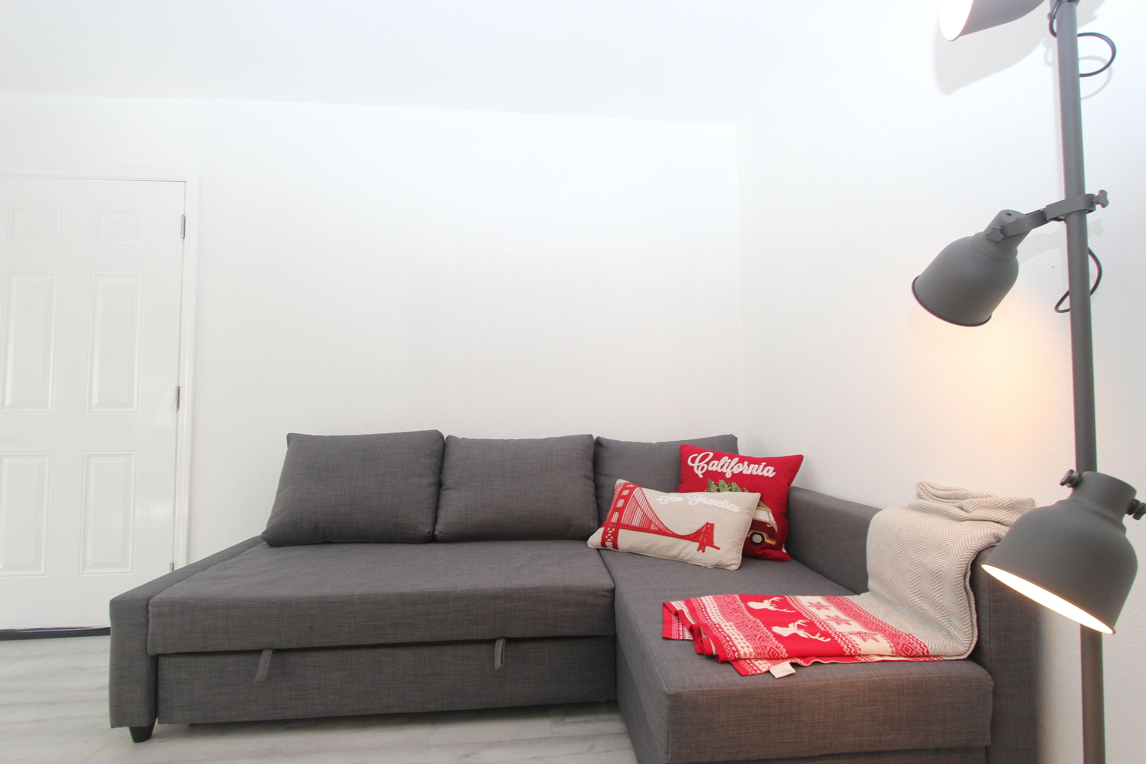 Apart#3 in 4Plex 2B/1B near to Stanford , HQ_FB.