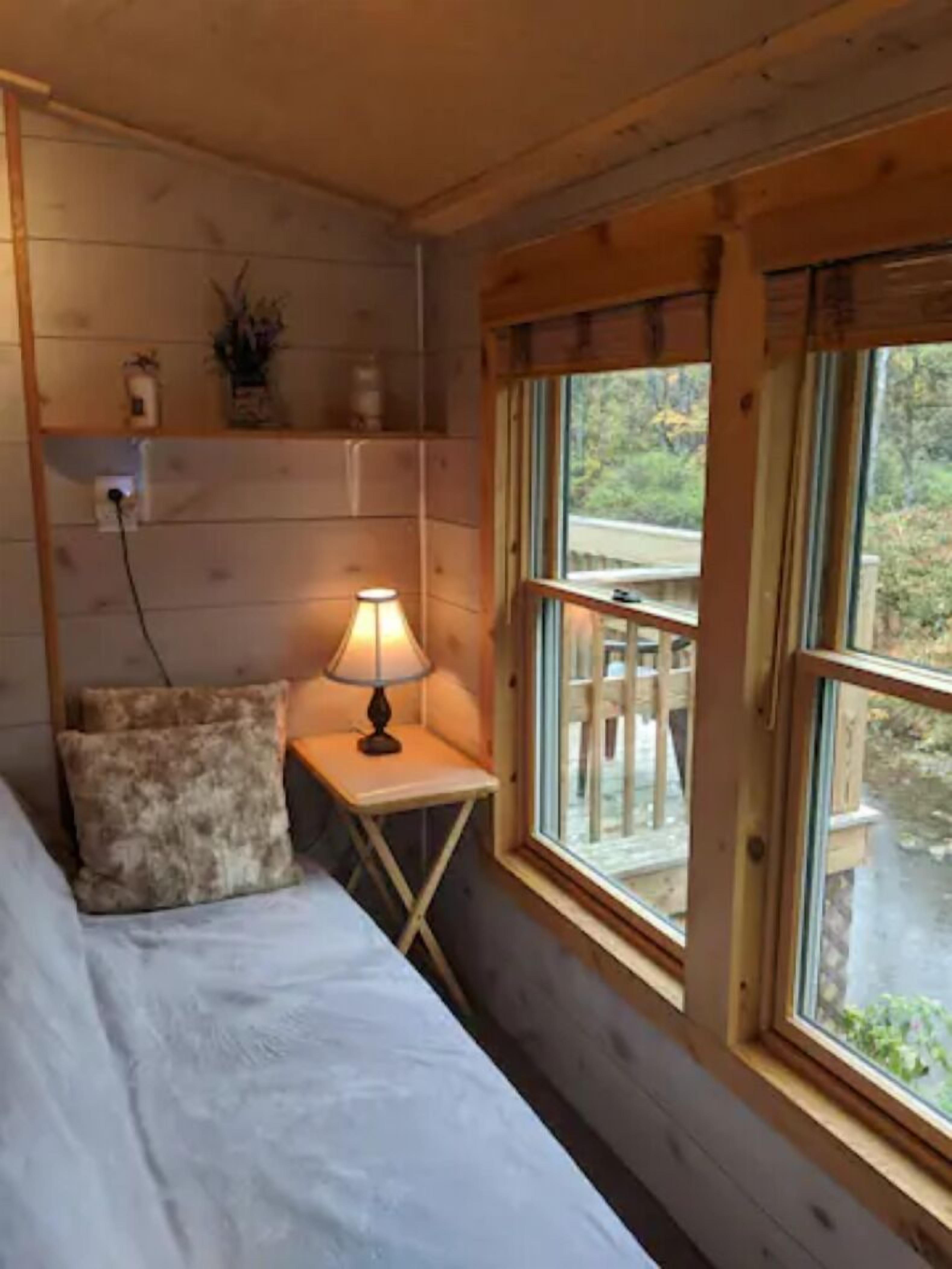 Cozy 1 bedroom on the creek 15 min drive to State College