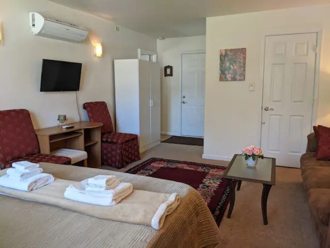 Cozy 1 bedroom on the creek 15 min drive to State College