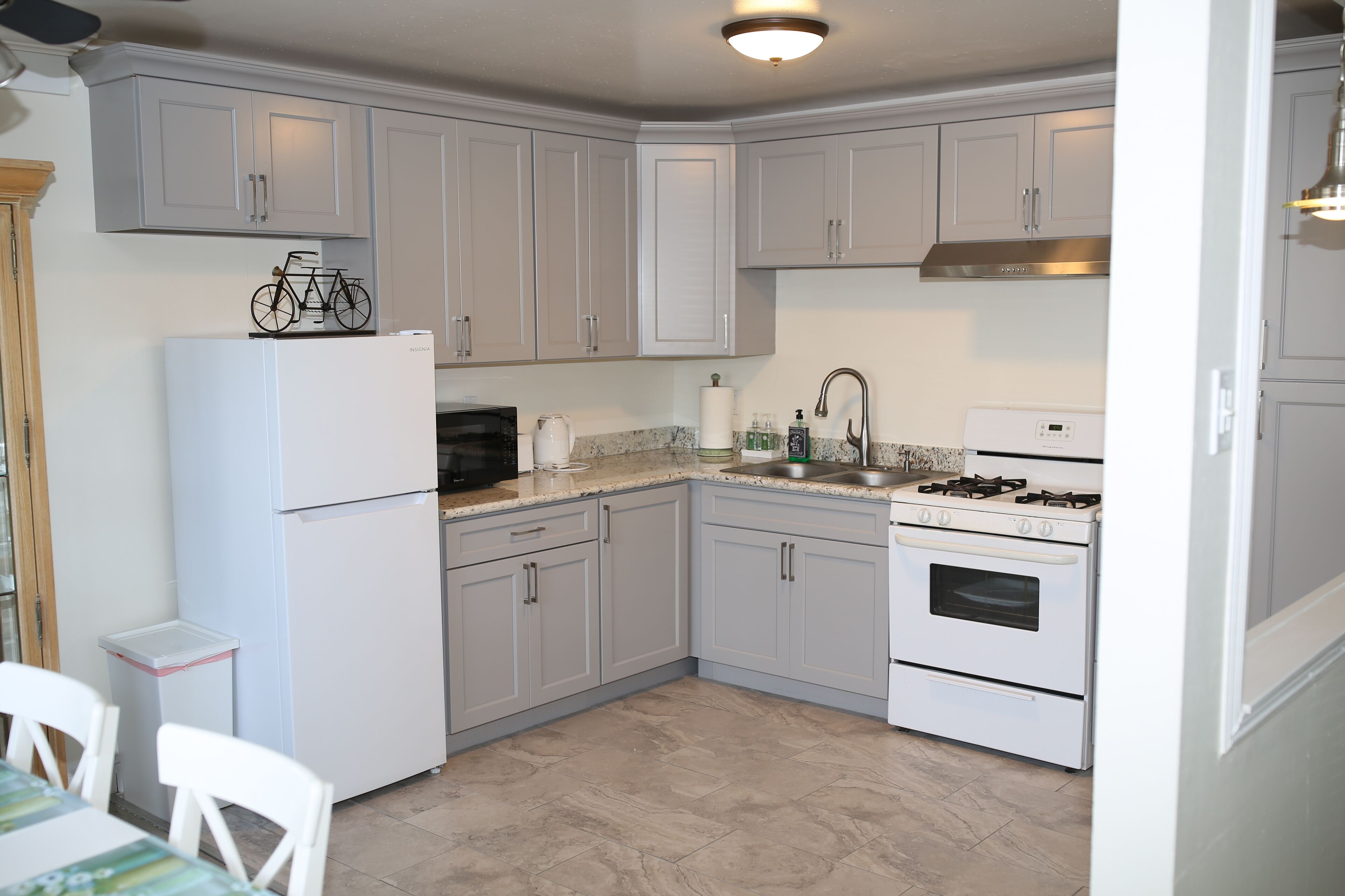 Apart#2 in 4Plex 2B/1B near to Stanford, HQ_FB.