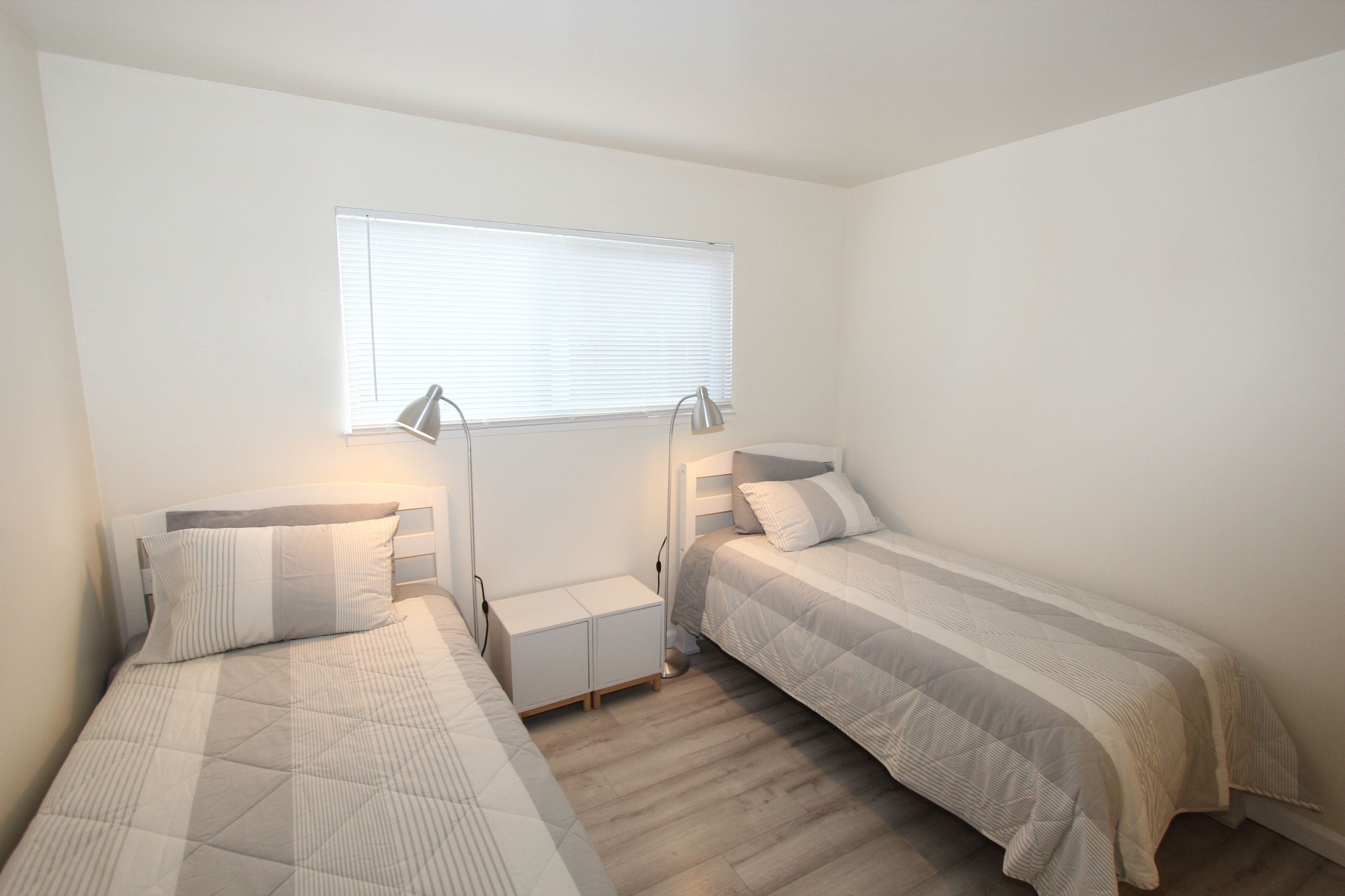 Apart#2 in 4Plex 2B/1B near to Stanford, HQ_FB.