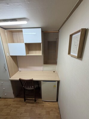 Desk, soundproofing, iron/ironing board, free WiFi