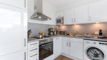 Refrigerador, microondas, horno, placa de cocina