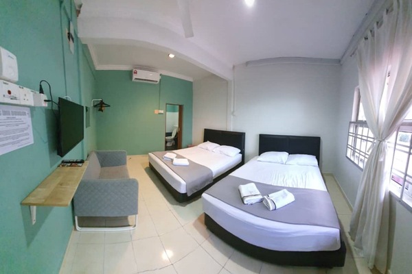 Family Suite | Desk, soundproofing, WiFi (free), bed sheets