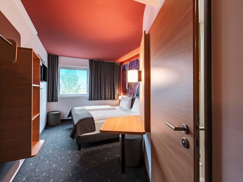Double Room | Desk, soundproofing, WiFi (free), bed sheets