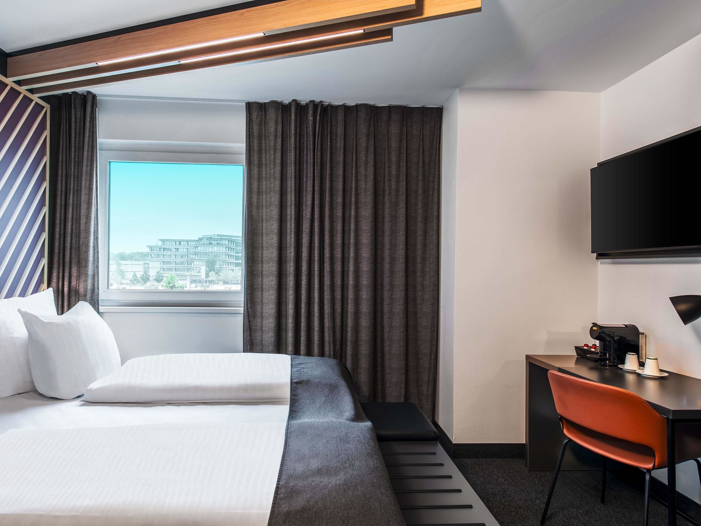 Kamar Double Premium | Meja kerja, kedap suara, Wi-Fi gratis, dan seprai linen