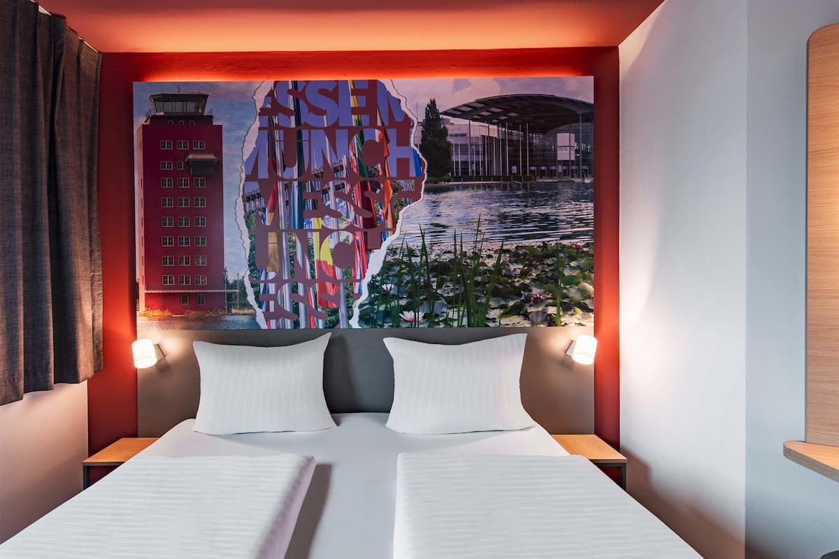 double room | desk, soundproofing, free wifi, bed sheets