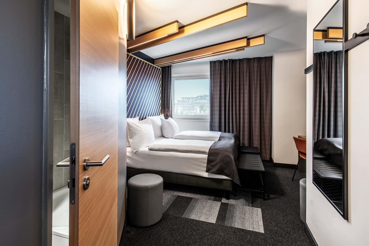 Quarto casal premium | Escrivaninha, quartos à prova de som, Wi-Fi de cortesia, roupa de cama