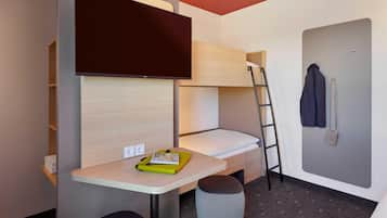 Desk, soundproofing, free WiFi, bed sheets
