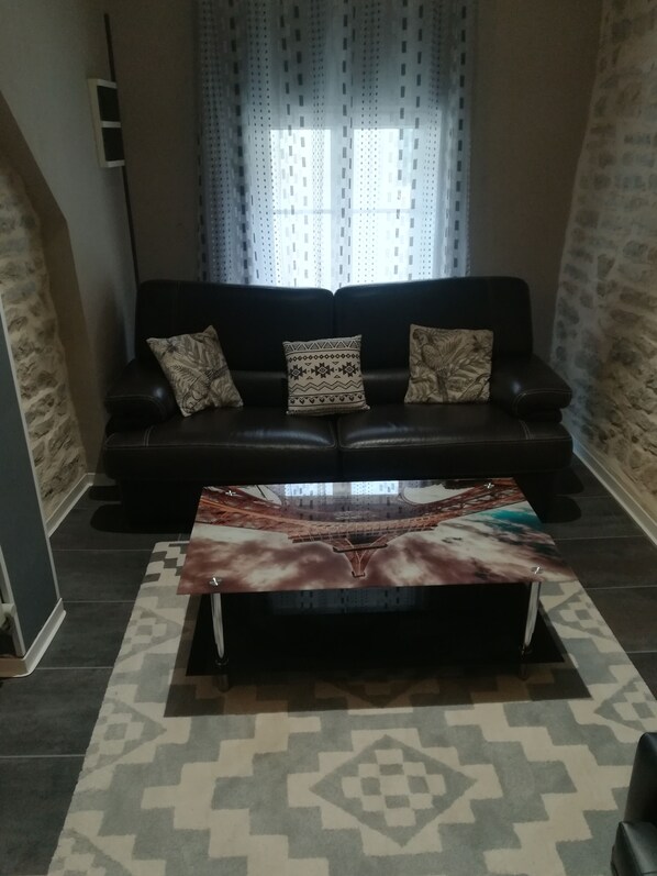 Smart TV, computer monitors