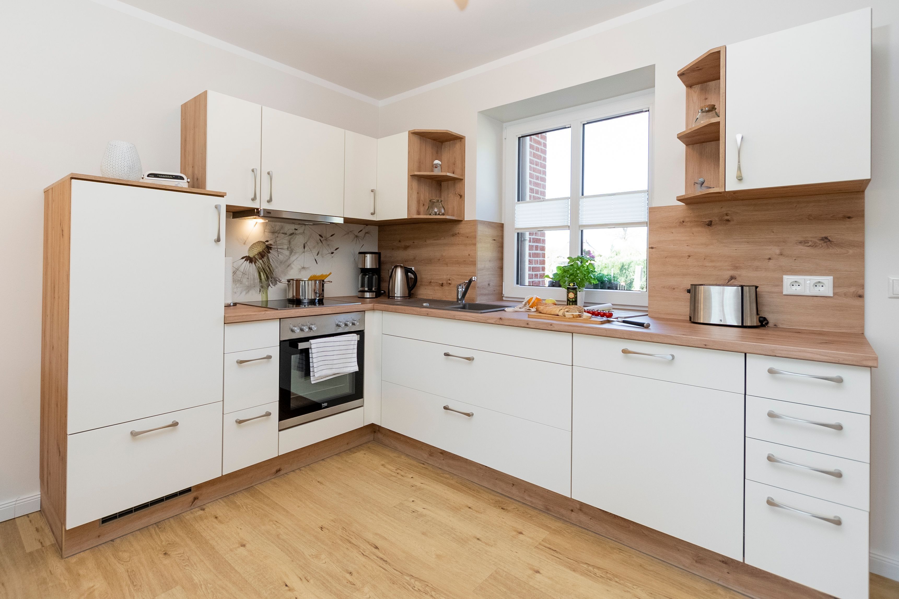 ثلاجة، فرن، غسالة أطباق، ماكينة لصنع القهوة/الشاي