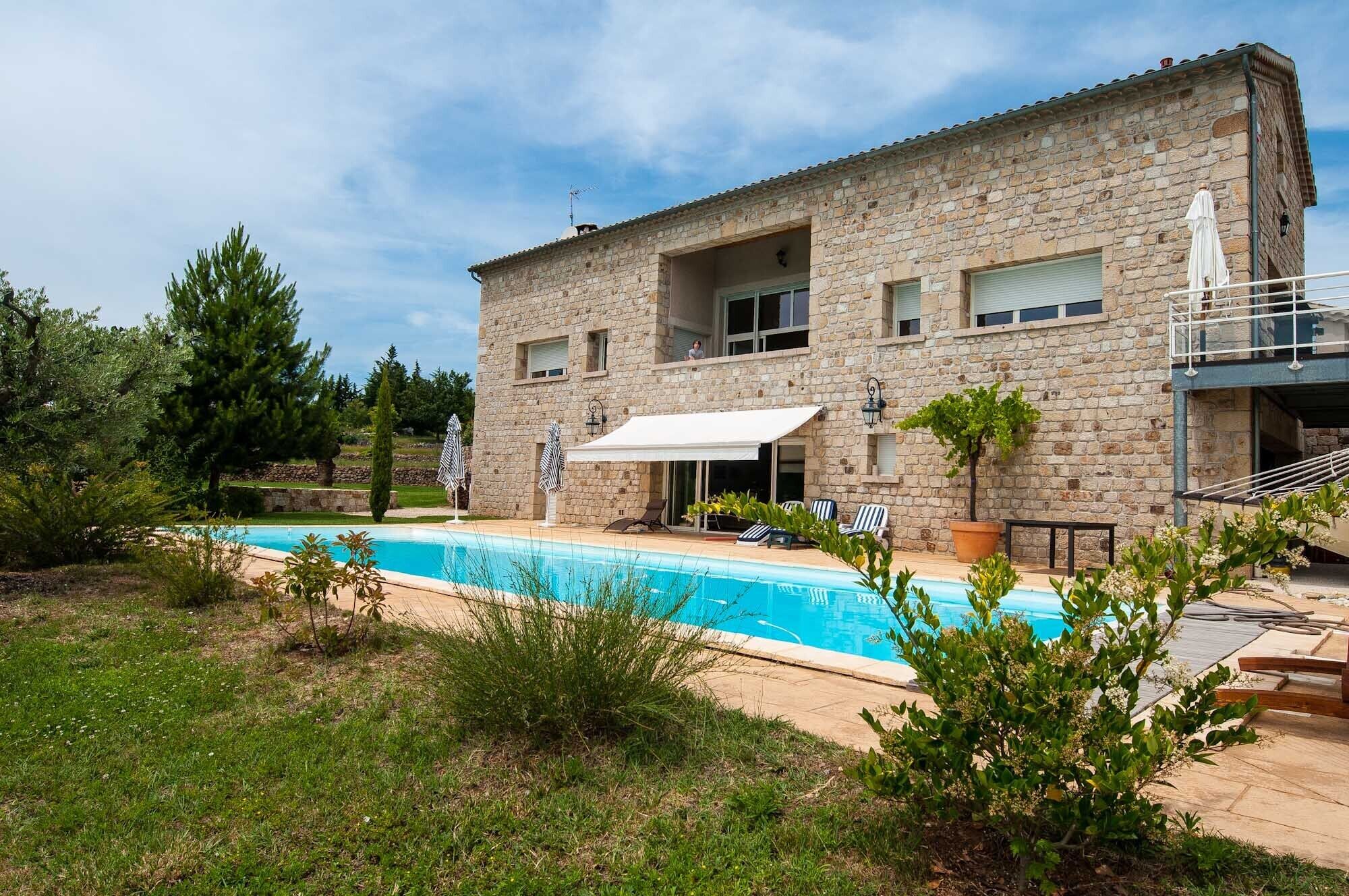 Large villa - high standing - large garden - swimming pool - sauna - terrace