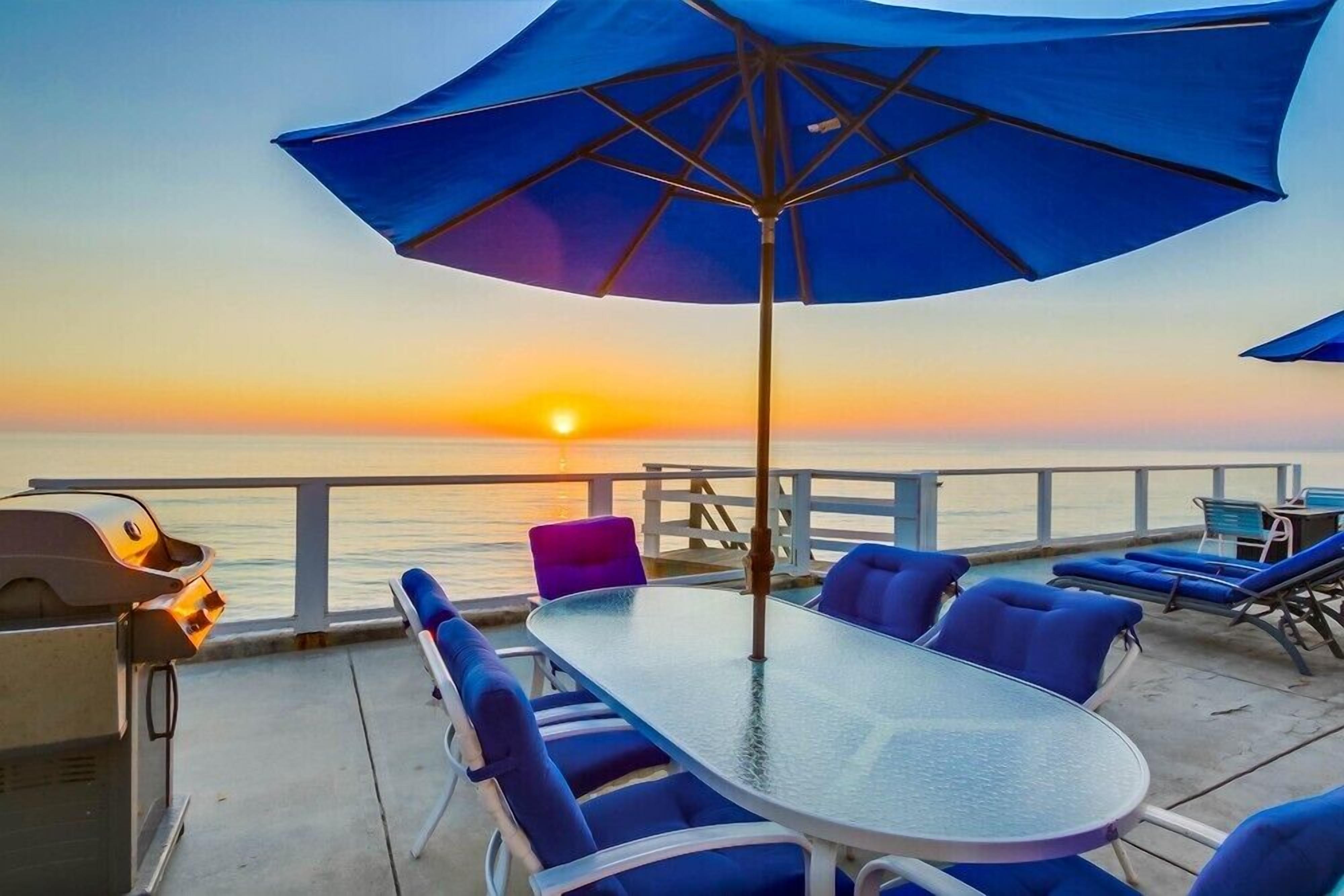 40' Ocean Front ☆ Direct Beach Access ☆ AC