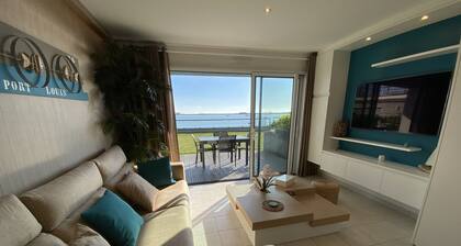 Port-Louis: 1-Bedroom Apartment with Terrace, Parking and Wifi