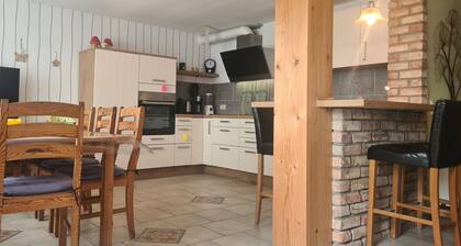 HB Landhaus am Bauernhof im Ostseeland - 4-Raum-Landhaus mit Grillterrasse