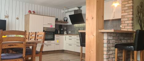 Coffee/tea maker, fridge, oven, dishwasher