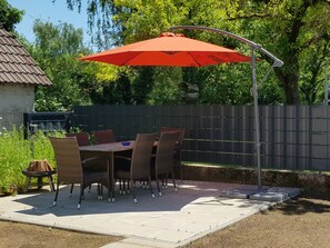 تناول الطعام بالخارج