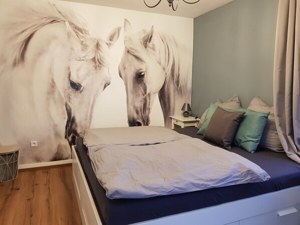 2 عدّة غرف نوم ومكواة/لوح كي وواي فاي مجانًا وملاءات أسرّة