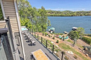 Property grounds - Sunnyside Shores  By Chatuge Home Concierge <br>private dock, covered boat slip, deep water year round, hot tub, firepit, grill , lakefront (Hiawassee)