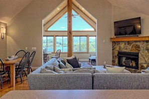 Smart TV, fireplace, Hulu, streaming services - Sunnyside Shores  By Chatuge Home Concierge <br>private dock, covered boat slip, deep water year round, hot tub, firepit, grill , lakefront (Hiawassee)