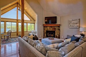 Smart TV, fireplace, Hulu, streaming services - Sunnyside Shores  By Chatuge Home Concierge <br>private dock, covered boat slip, deep water year round, hot tub, firepit, grill , lakefront (Hiawassee)