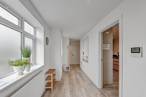 Hallway - St Martins House Luxury Apts. Ruislip (Ruislip)