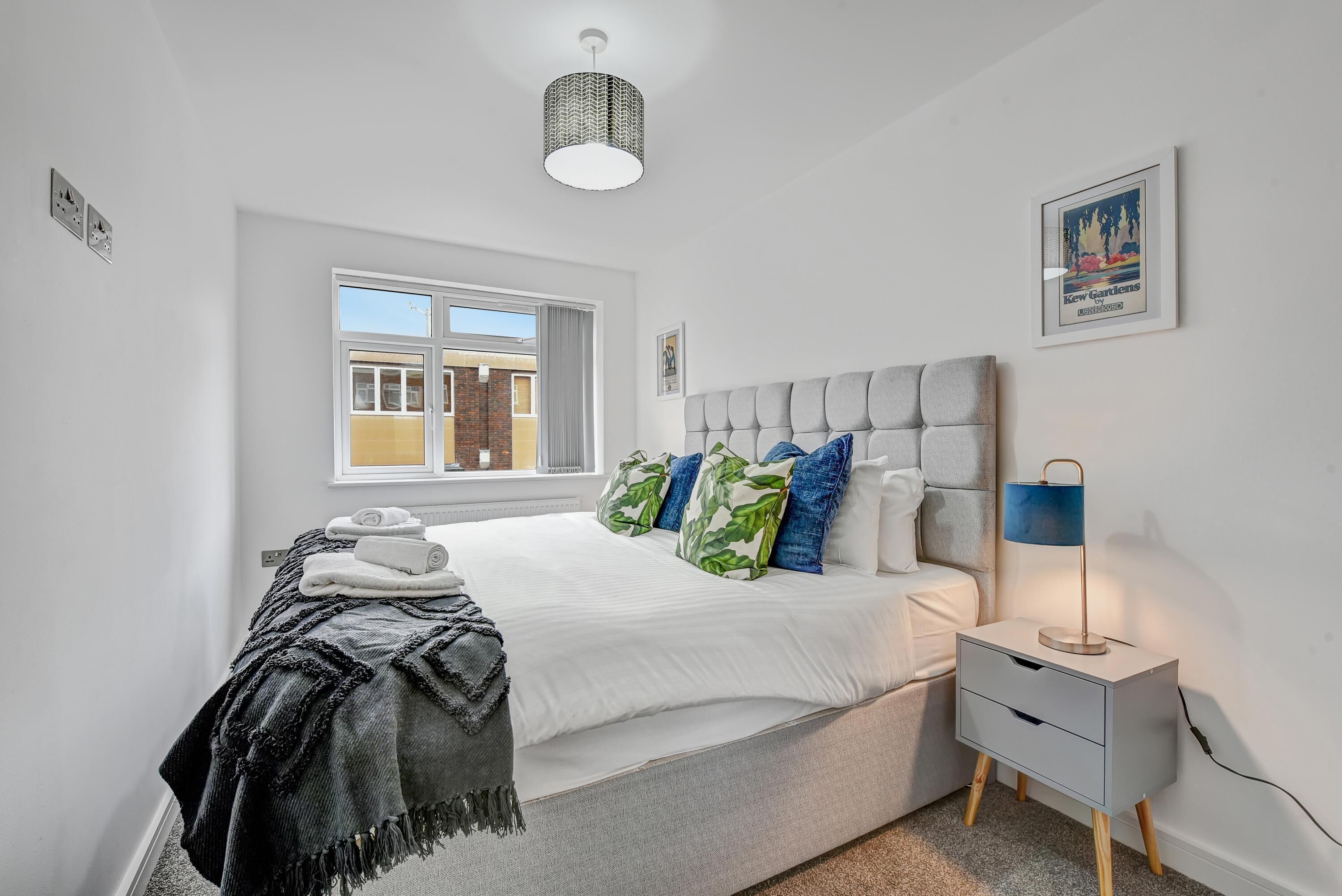 HA4 StMartins 05 | 2 bedrooms, premium bedding, laptop workspace, free WiFi