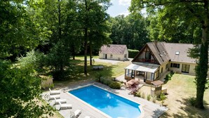 A residential property with a swimming pool, a covered patio, and a large garden. - Crazy Villa Ecottay (61) - Heated pool - 2h from Paris - 30p. (Longny les Villages)