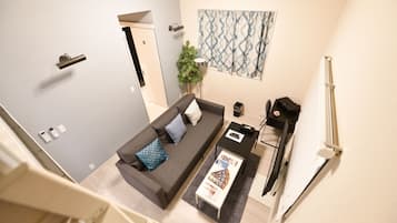 Apartemen, Bebas Asap Rokok | Area keluarga | TV layar datar