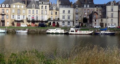 Grand Appartement de Charme sur la Rivière