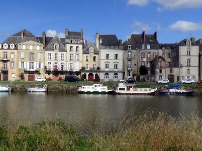 Grand Appartement de Charme sur la Rivière