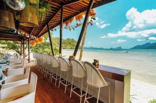 El Nido Beach Huts