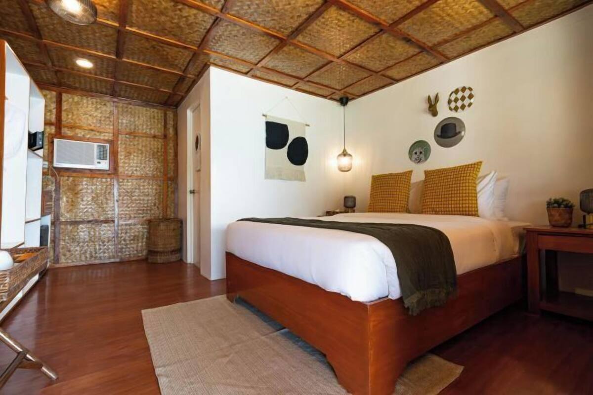 WiFi (free), individually decorated, individually furnished, bed sheets