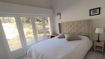 5 bedrooms, WiFi, bed sheets