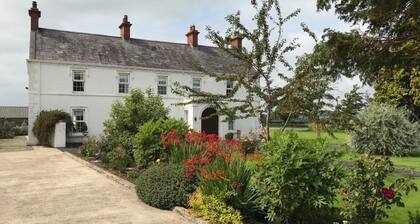 Charming 3-bed Cottage Moira - Hillsborough