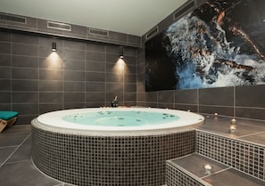 Bañera de hidromasaje interior