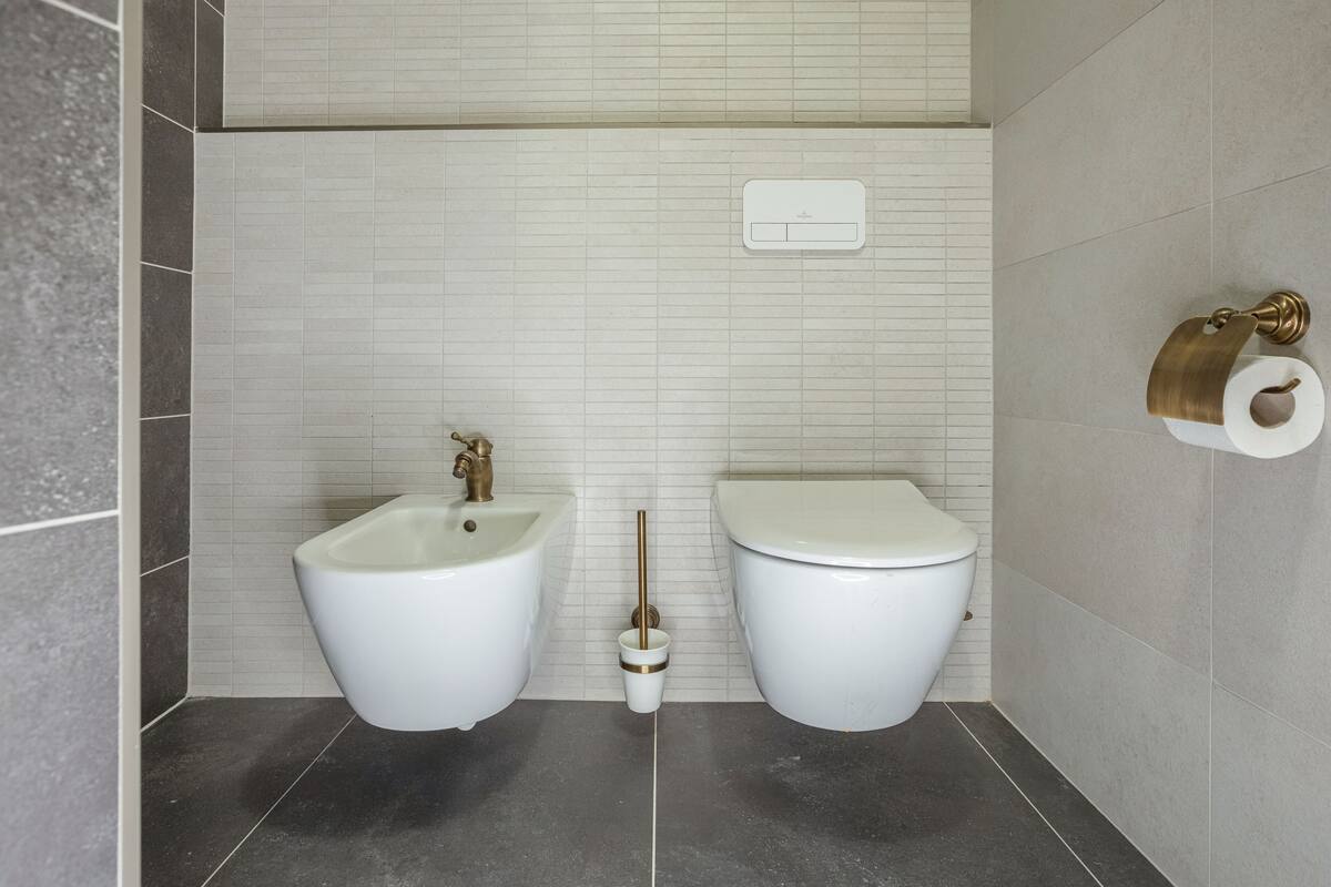 deluxe junior suite with balcony (spa access) | bathroom | rainfall showerhead, designer toiletries, hair dryer, bathrobes